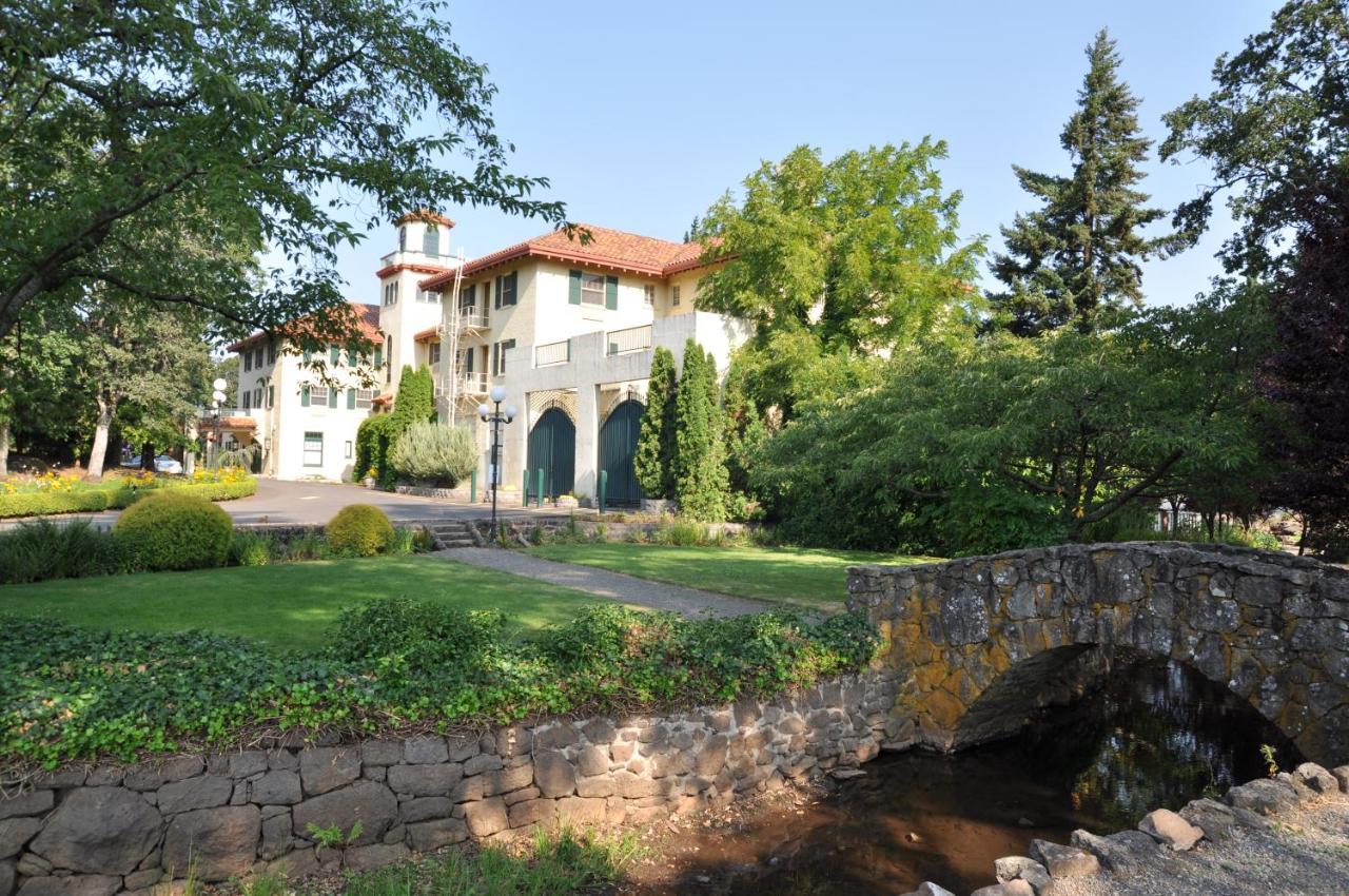 Columbia Gorge Hotel & Spa ฮูดริเวอร์ ภายนอก รูปภาพ