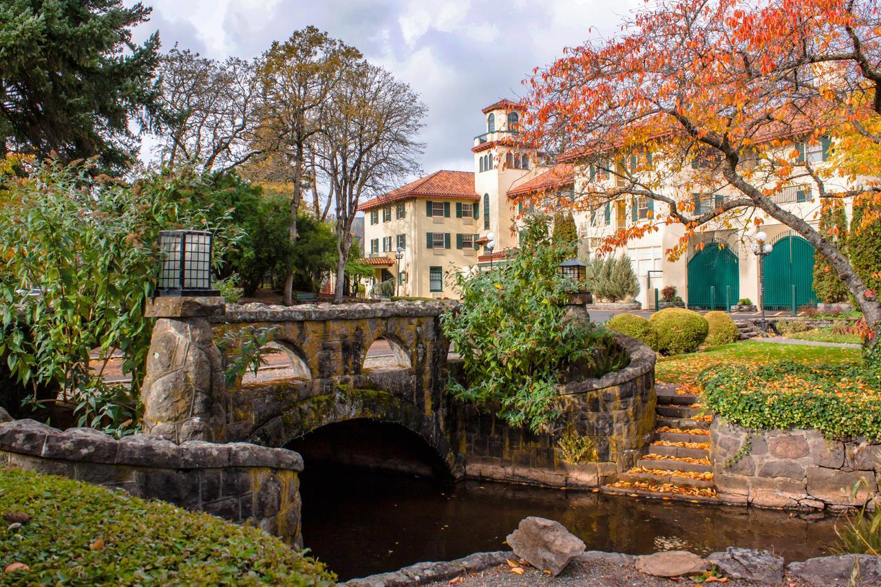 Columbia Gorge Hotel & Spa ฮูดริเวอร์ ภายนอก รูปภาพ